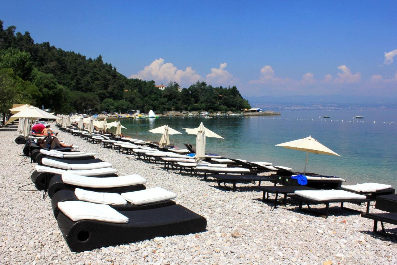 Apartments And Rooms By The Sea Medveja, Opatija - 2305 Ловран Экстерьер фото