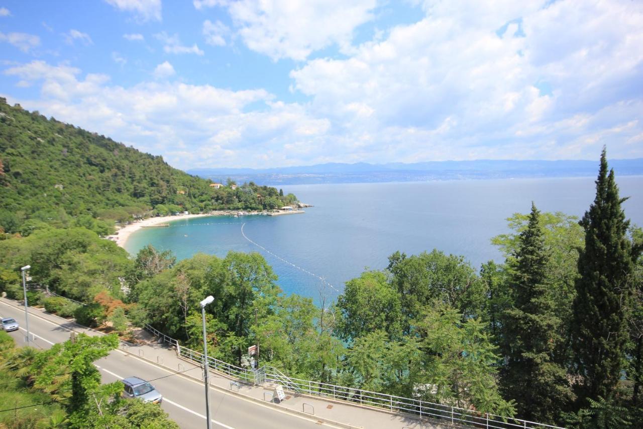 Apartments And Rooms By The Sea Medveja, Opatija - 2305 Ловран Экстерьер фото